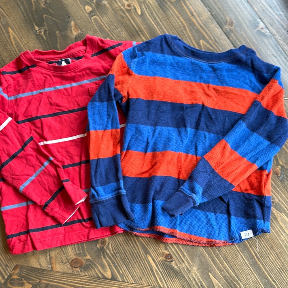 2 boys long sleeve tees